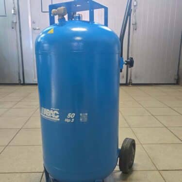 Brukt Vertikal tank 50L sett forfra